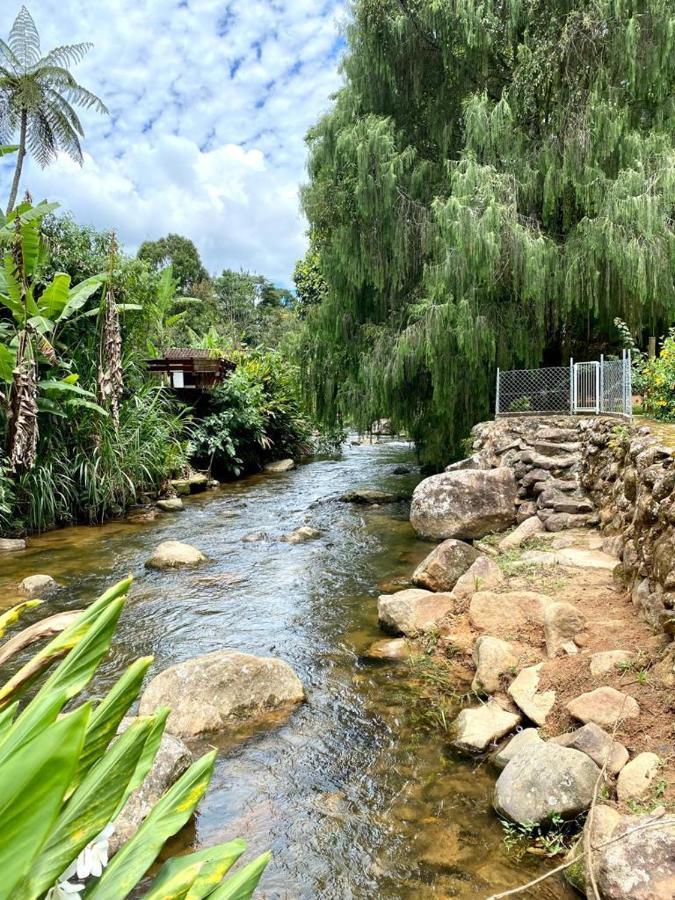 Bangalo A Beira Do Rio Em Plena Natureza Petrópolis Exterior foto